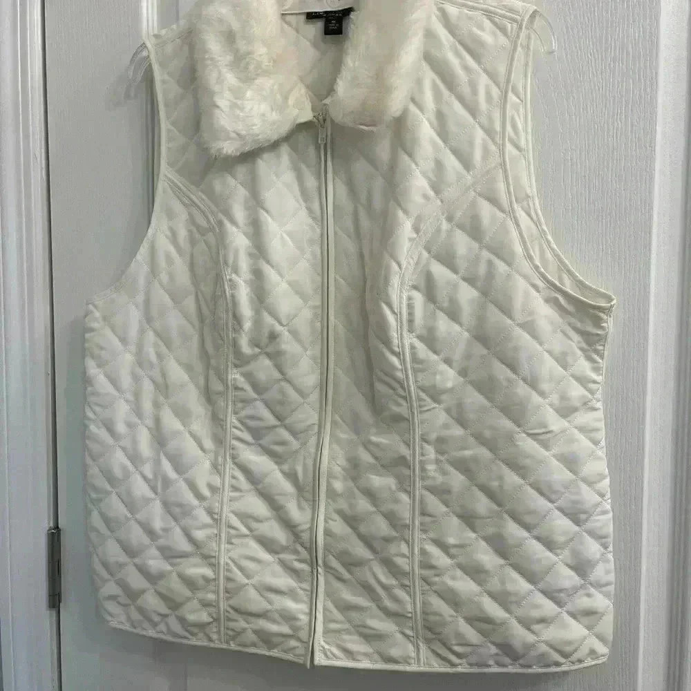 Ivory Faux Fur Vest (Detachable Fur Collar) - Picture 2 of 9